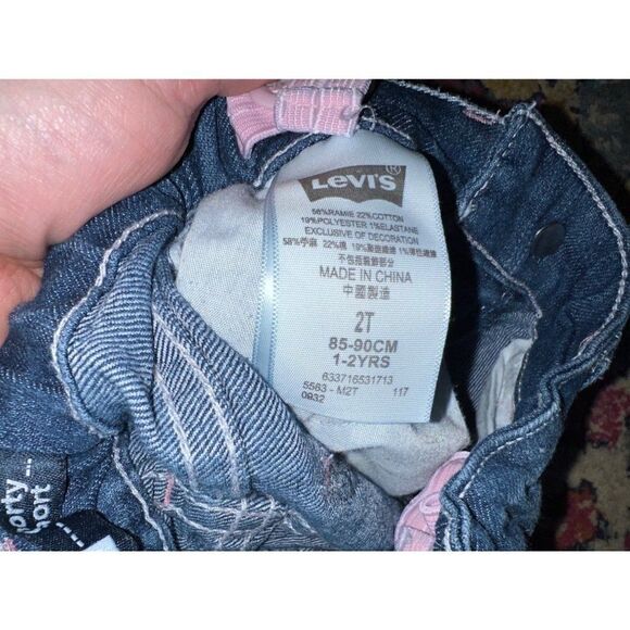 TODDLER LEVI'S SUMMER LOVE SHORTY SHORT (2T) - Picture 4 of 4